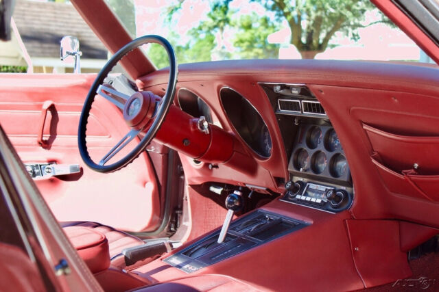 Chevrolet Corvette 1975 image number 38