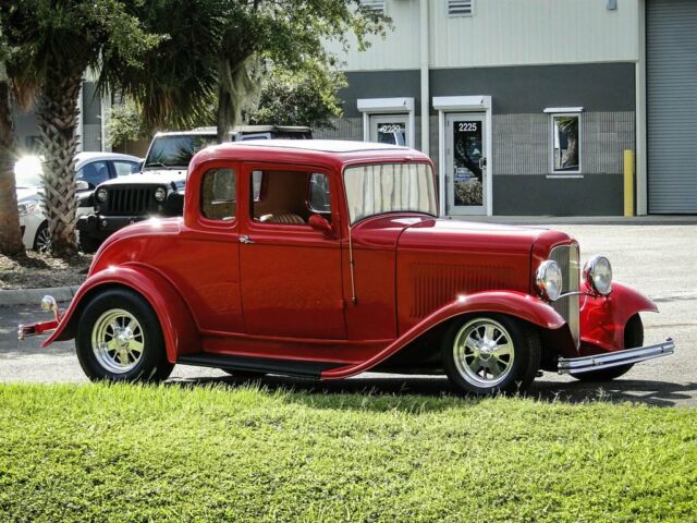 Ford 5-Window Coupe 1932 image number 13