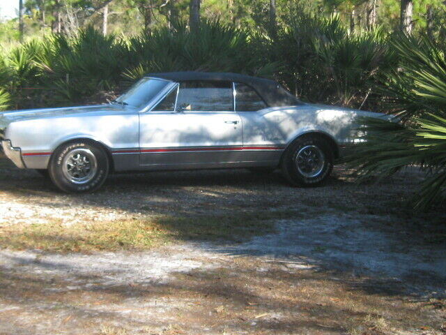 Oldsmobile Cutlass 1966 image number 1