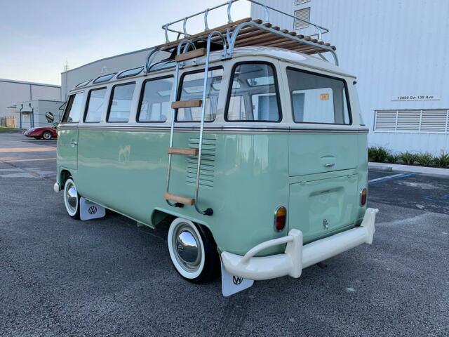 Volkswagen Bus/Vanagon 1975 image number 4