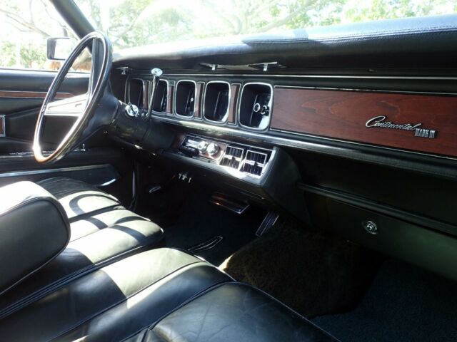 Lincoln Continental 1970 image number 11