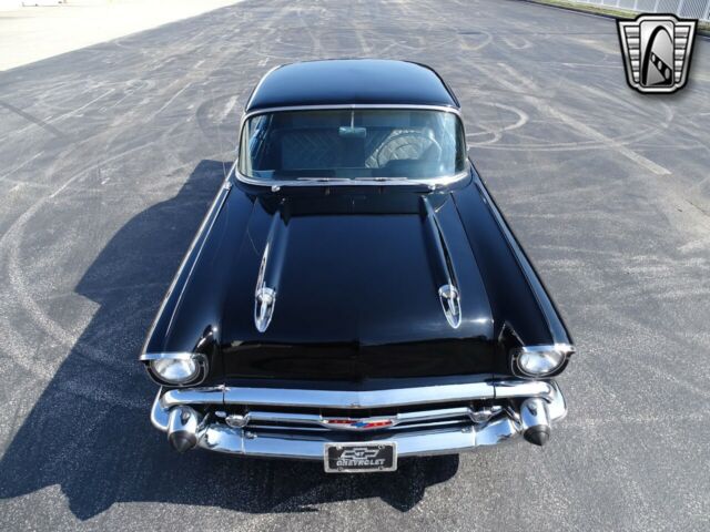 Chevrolet Bel Air/150/210 1957 image number 2