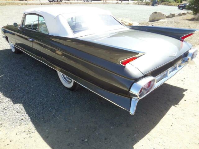 Cadillac Series 62 1961 image number 2