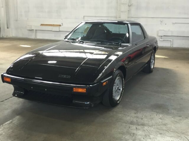 Mazda RX-7 1979 image number 0