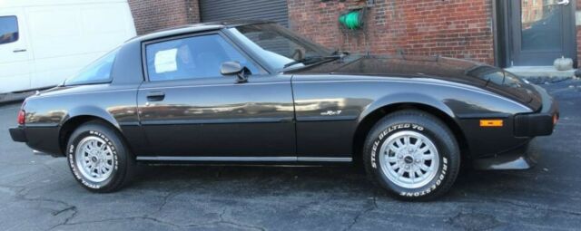 Mazda RX-7 1979 image number 11