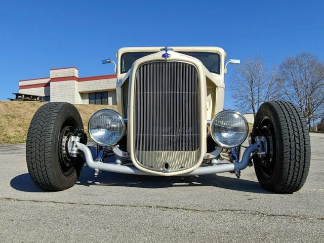 Ford Tudor Sedan 1932 image number 38