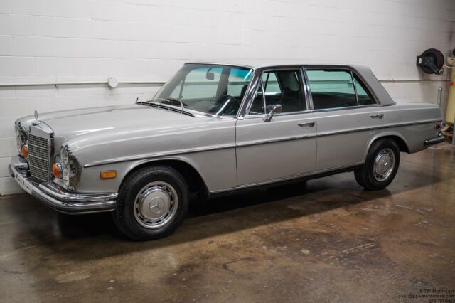 Mercedes-Benz 300-Series 1972 image number 1