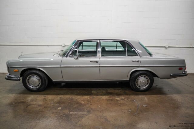 Mercedes-Benz 300-Series 1972 image number 12