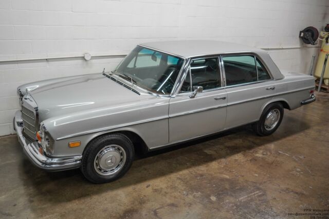 Mercedes-Benz 300-Series 1972 image number 16