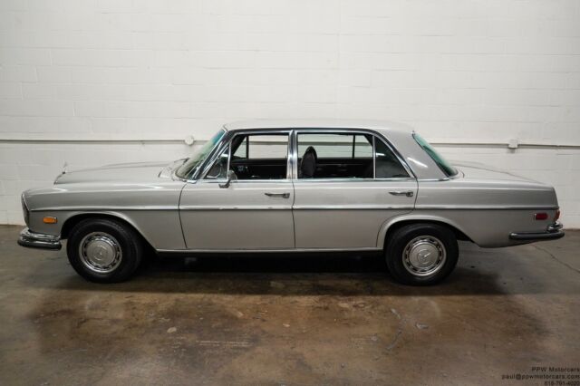 Mercedes-Benz 300-Series 1972 image number 18