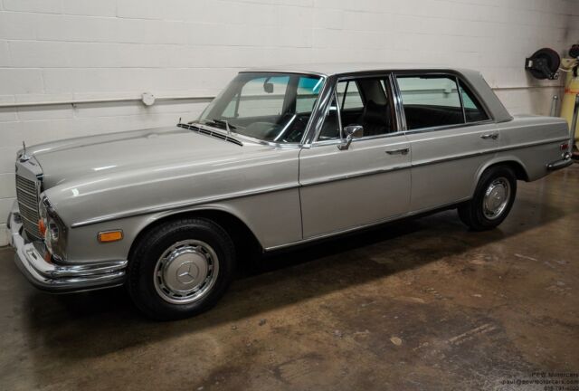 Mercedes-Benz 300-Series 1972 image number 19