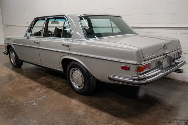 Mercedes-Benz 300-Series 1972 image number 20