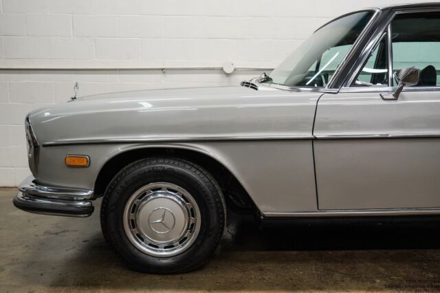 Mercedes-Benz 300-Series 1972 image number 21