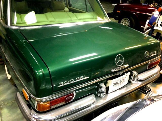 Mercedes-Benz 300-Series 1970 image number 24