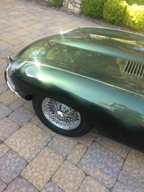 Jaguar E-Type 1966 image number 2