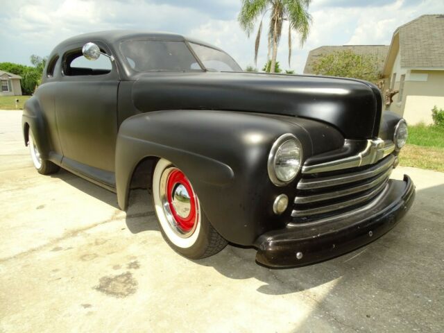 Ford Deluxe 1947 image number 24