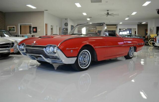 Ford Thunderbird 1962 image number 2