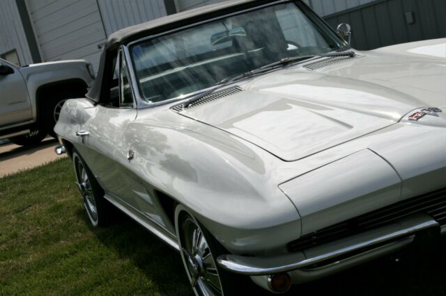 Chevrolet Corvette 1964 image number 26