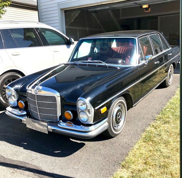 Mercedes-Benz 200-Series 1971 image number 0