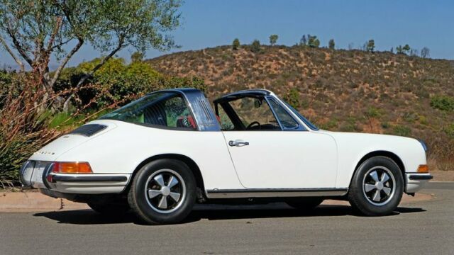 Porsche 911E Targa 1970 image number 17