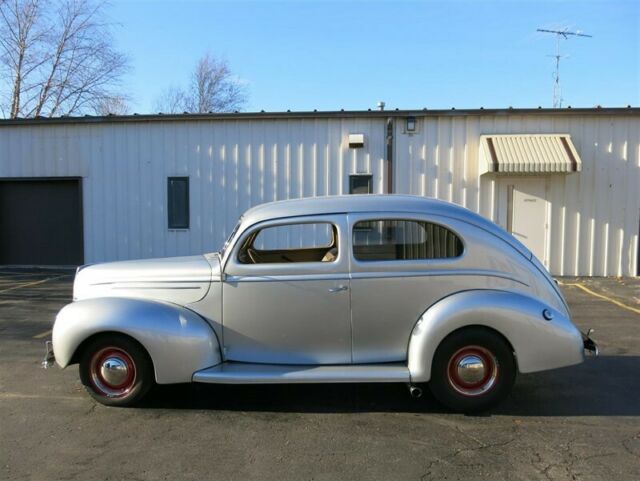 Ford Deluxe 1939 image number 28