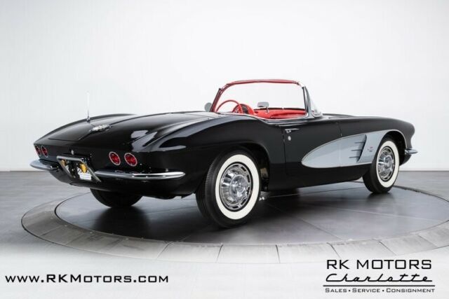 Chevrolet Corvette 1961 image number 1