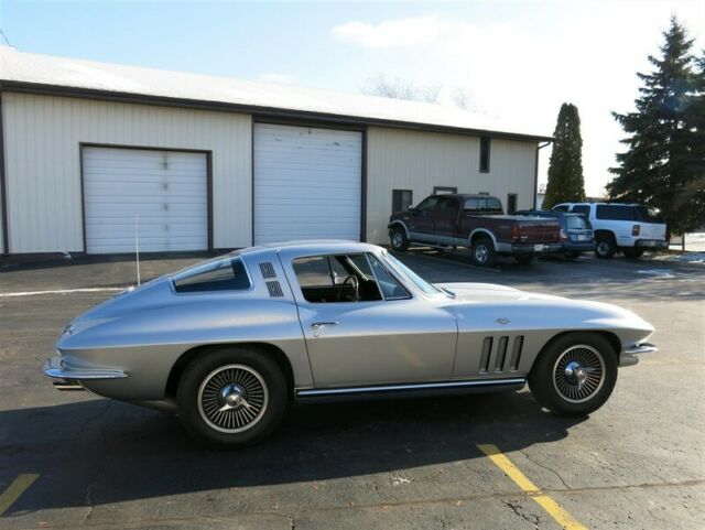 Chevrolet Corvette Coupe, 1965 image number 10