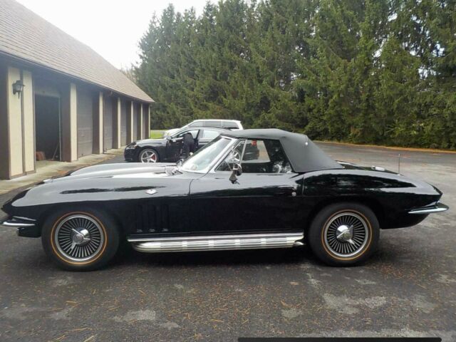 Chevrolet Corvette 1965 image number 29