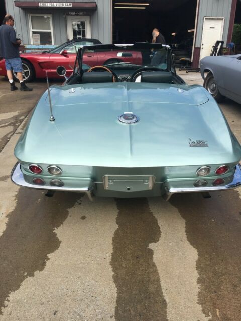 Chevrolet Corvette 1966 image number 17