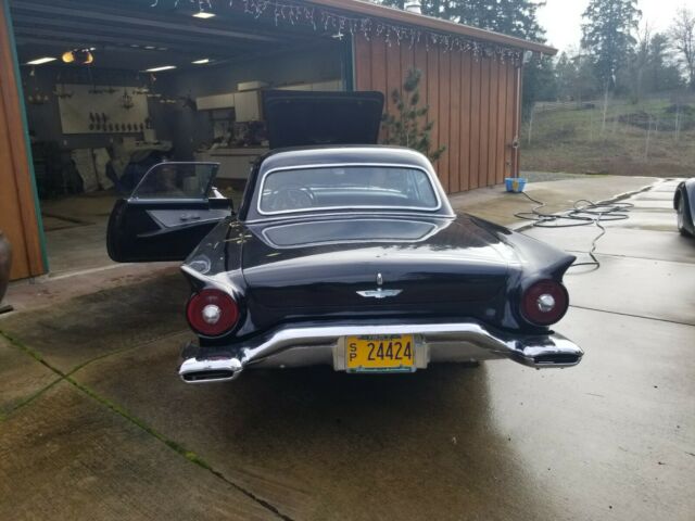 Ford Thunderbird 1957 image number 2