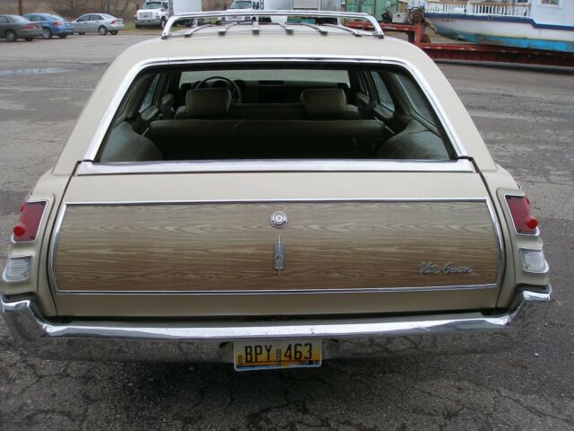 Oldsmobile Custom Cruiser 1969 image number 23