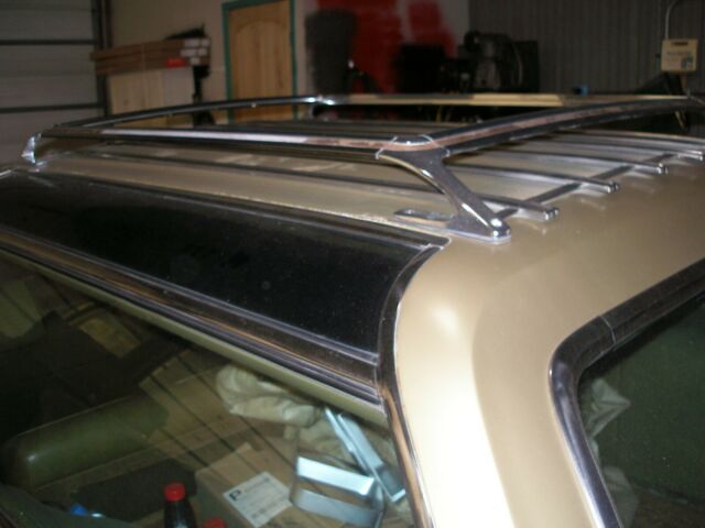 Oldsmobile Custom Cruiser 1969 image number 29