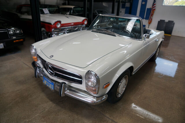 Mercedes-Benz 280SL Roadster 1969 image number 0