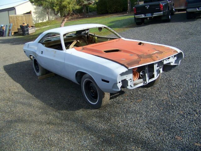 Dodge Challenger 1971 image number 25