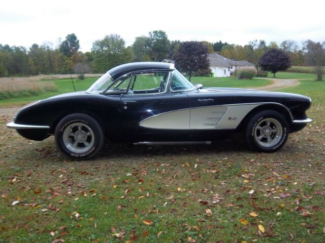 Chevrolet Corvette 1958 image number 30