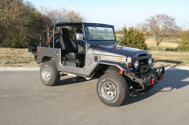 Toyota Land Cruiser 1971 image number 32