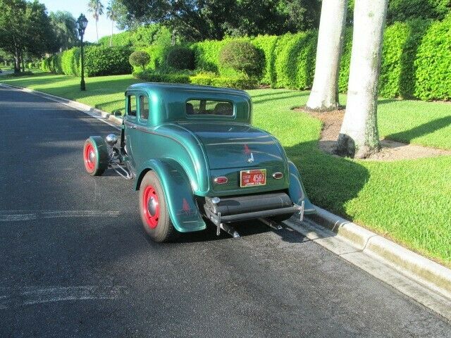 Ford 5 Window Coupe 1932 image number 14