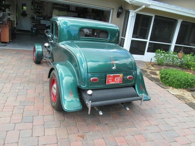 Ford 5 Window Coupe 1932 image number 17