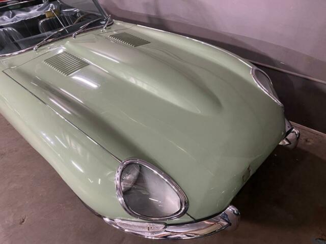 Jaguar E-Type 1967 image number 3