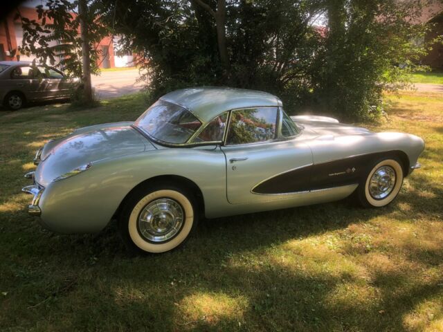 Chevrolet Corvette 1957 image number 2