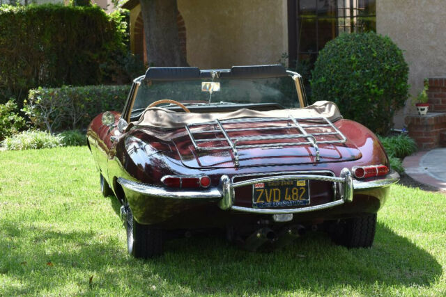 Jaguar E-Type 1963 image number 11