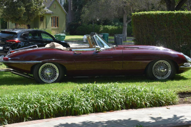 Jaguar E-Type 1963 image number 12