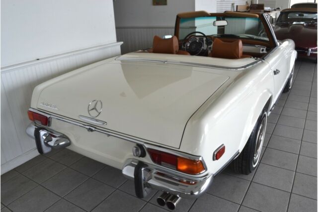 Mercedes-Benz SL-Class 1971 image number 4