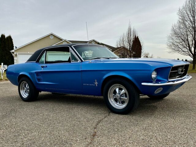 Ford Mustang 1967 image number 2