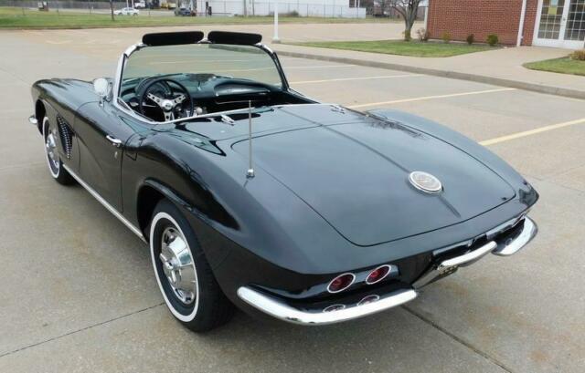 Chevrolet Corvette 1962 image number 10