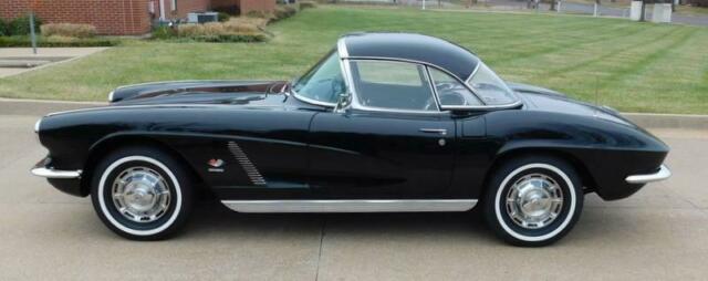 Chevrolet Corvette 1962 image number 19