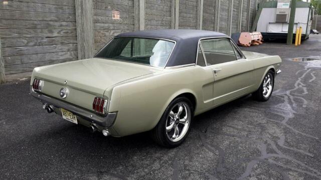 Ford Mustang 1966 image number 25