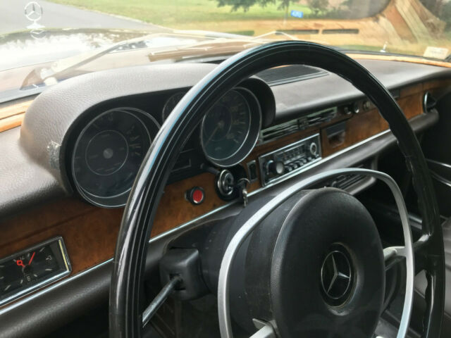 Mercedes-Benz 300-Series 1970 image number 4