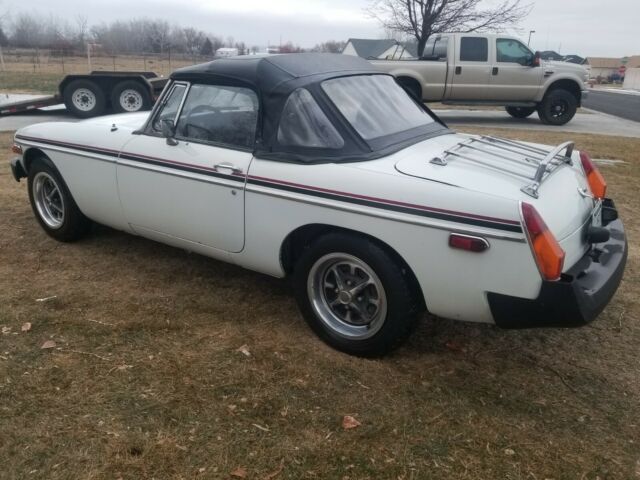 MG MGB 1977 image number 22