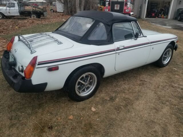 MG MGB 1977 image number 24